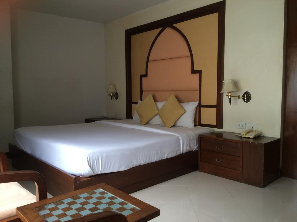 For You Residence Bangkok Luaran gambar