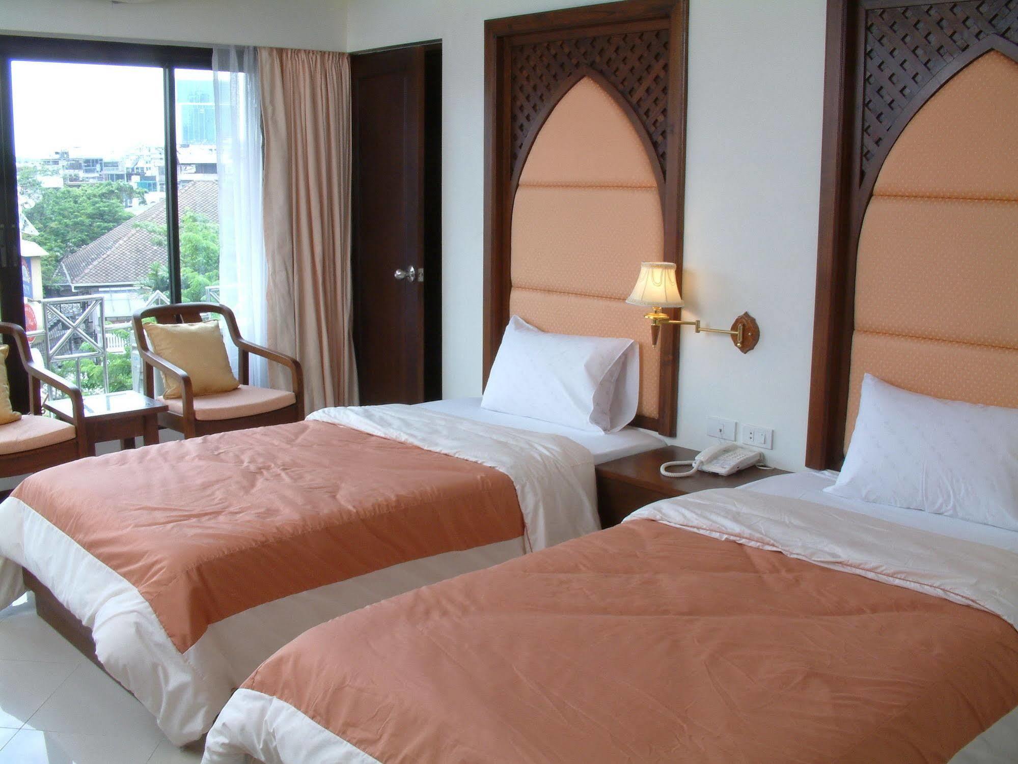 For You Residence Bangkok Luaran gambar